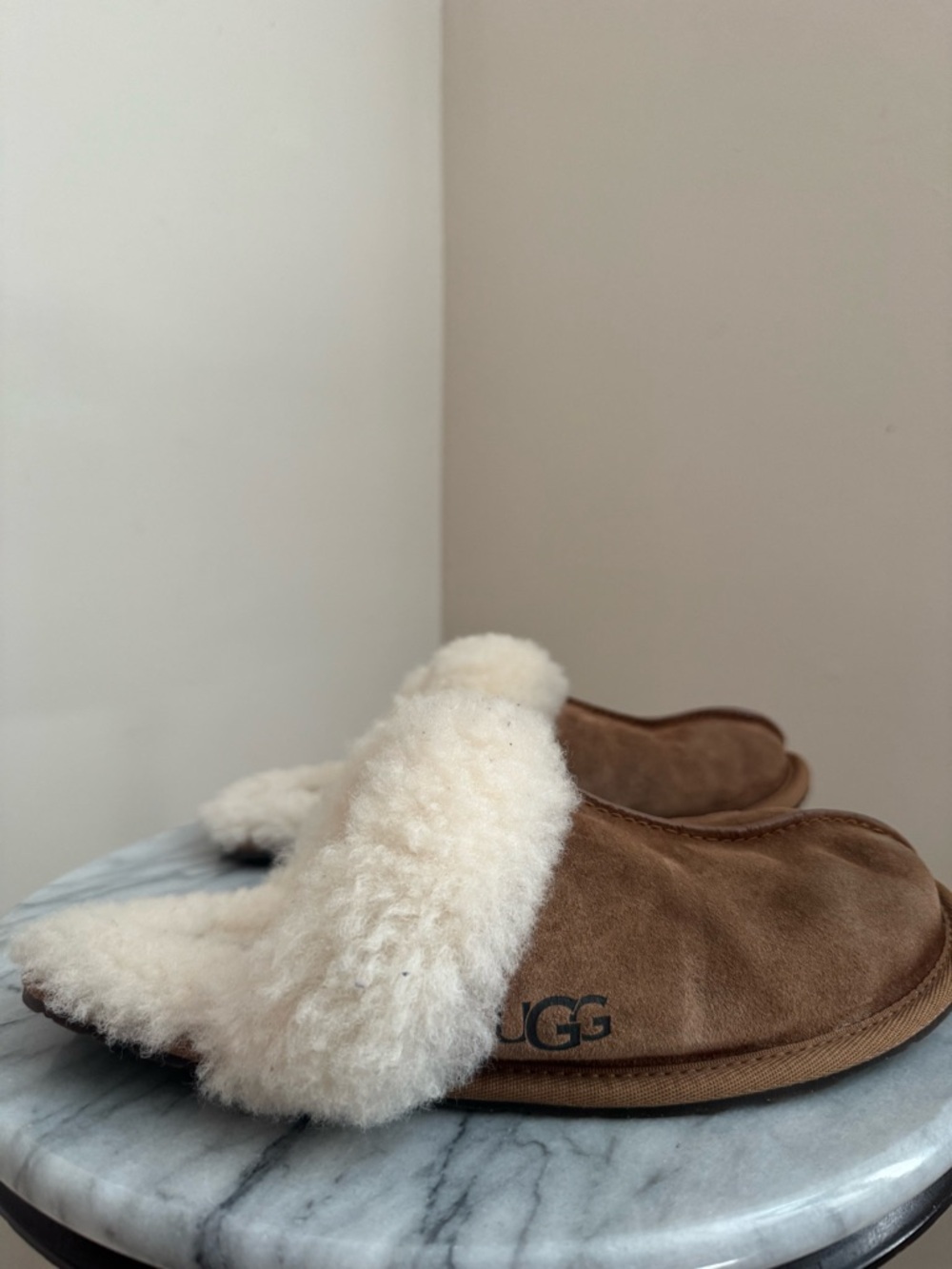 Ugg Women’s Scuffette II Slipper Size 9 Chestnut Suede Shearling Lining - Picture 2 of 6